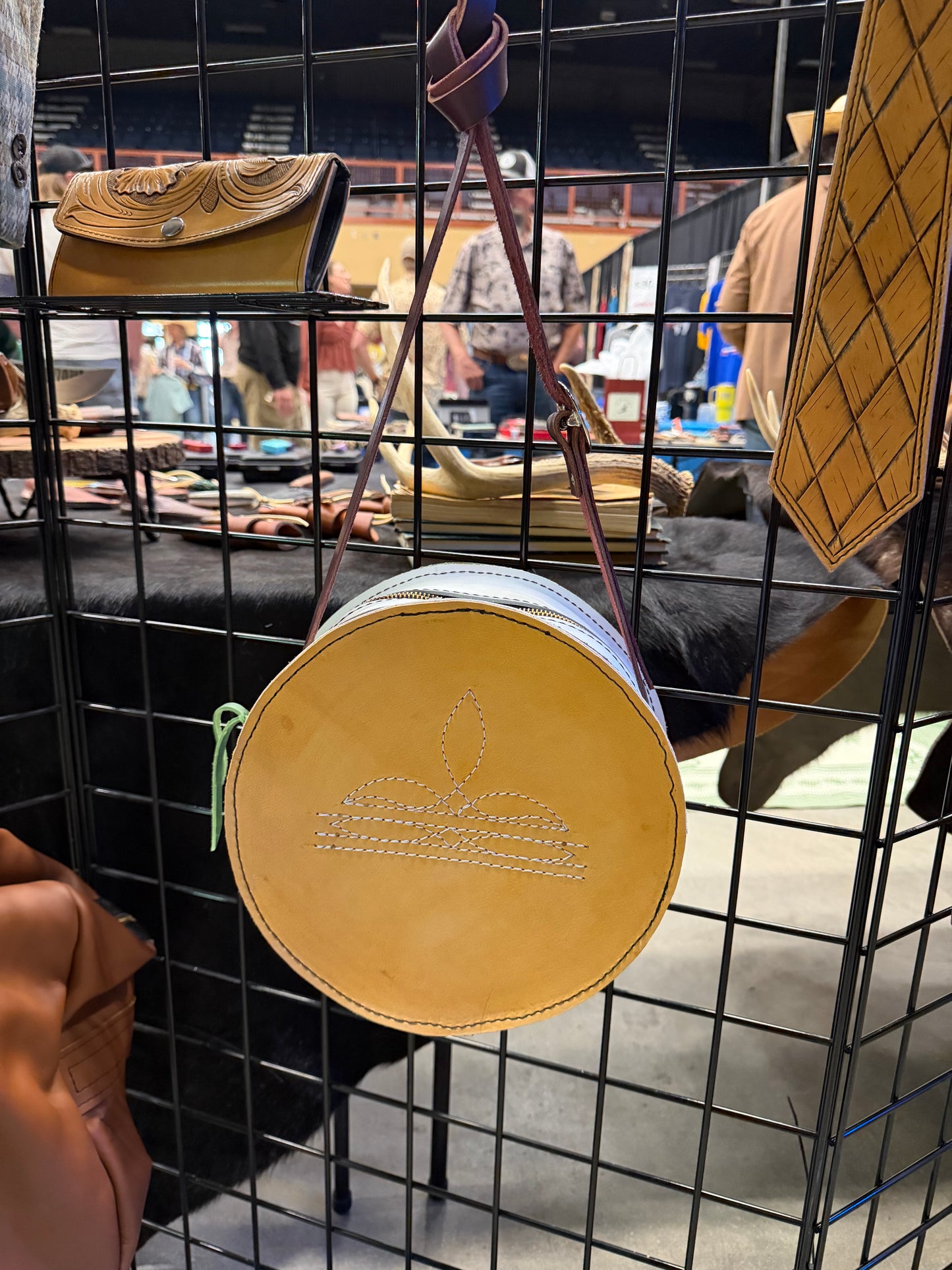 Boot Stitch Round Purse
